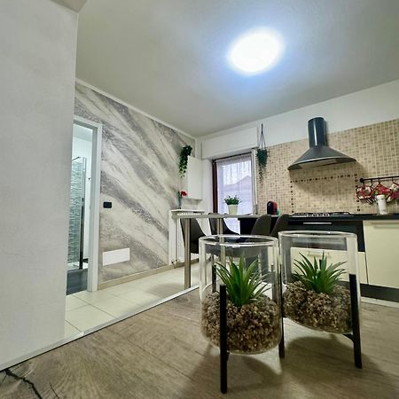 Casa Alessio - Elegante Appartamento Nel Cuore Di Cesano Maderno Exteriér fotografie