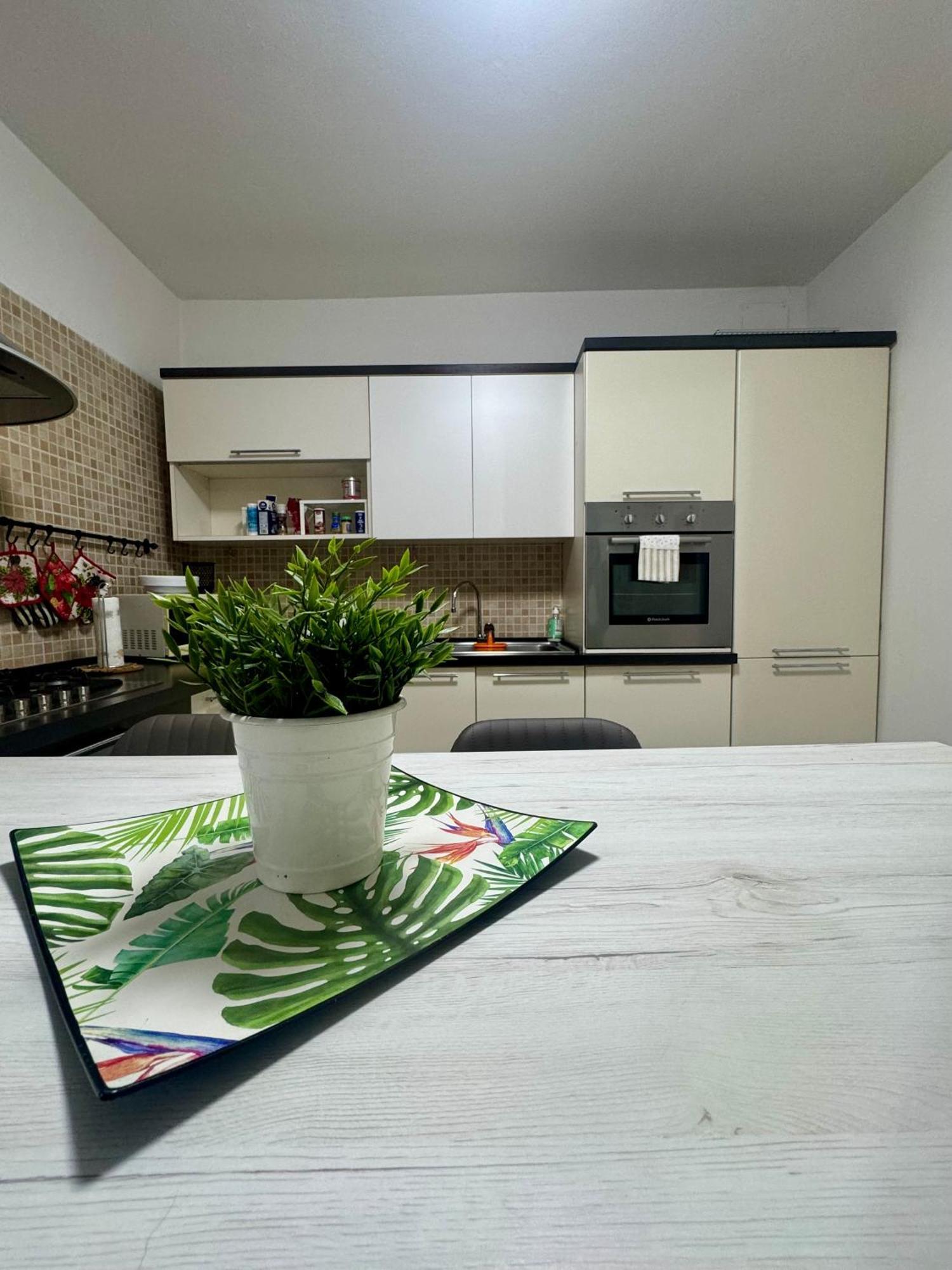 Casa Alessio - Elegante Appartamento Nel Cuore Di Cesano Maderno Exteriér fotografie