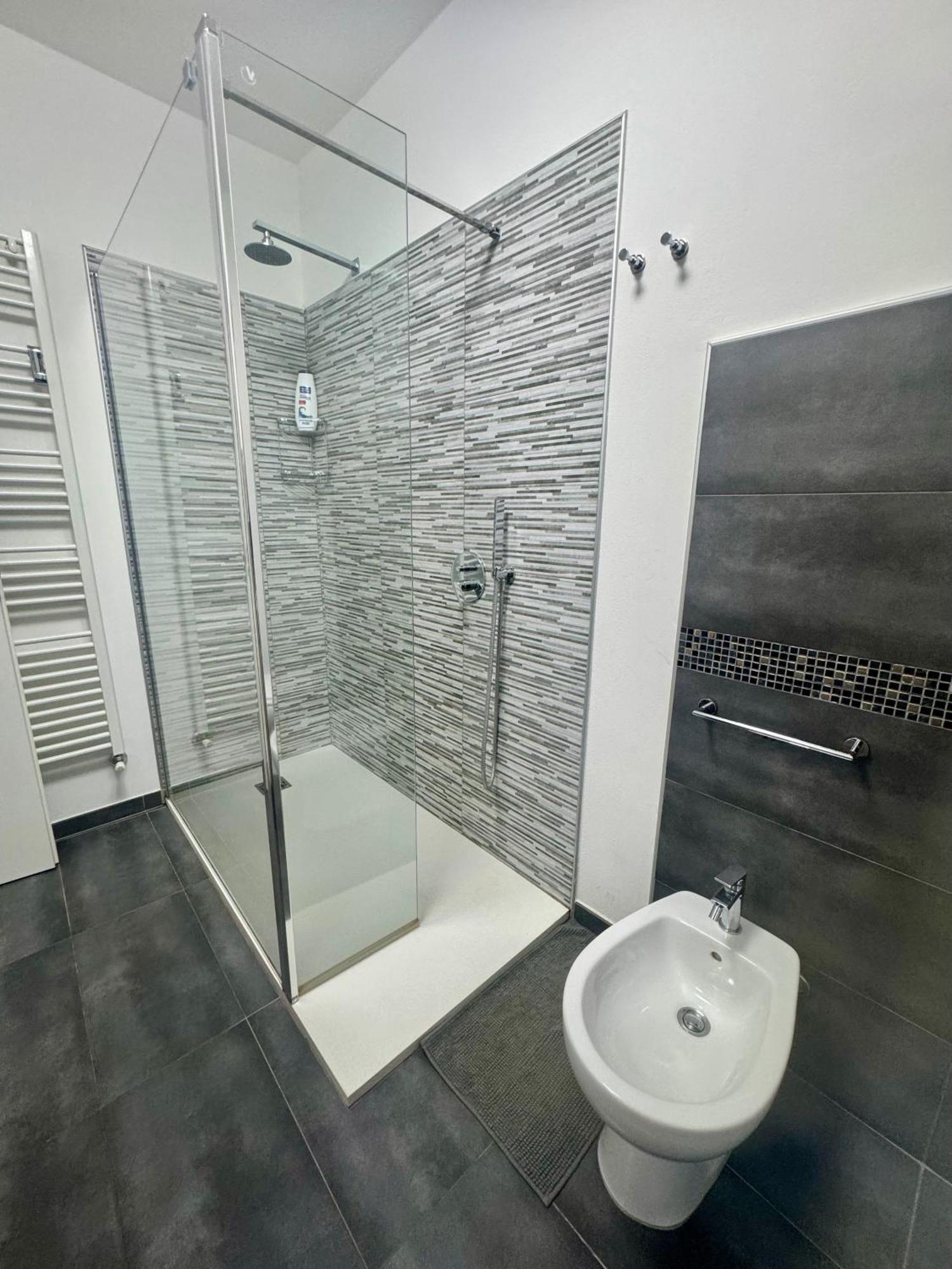 Casa Alessio - Elegante Appartamento Nel Cuore Di Cesano Maderno Exteriér fotografie