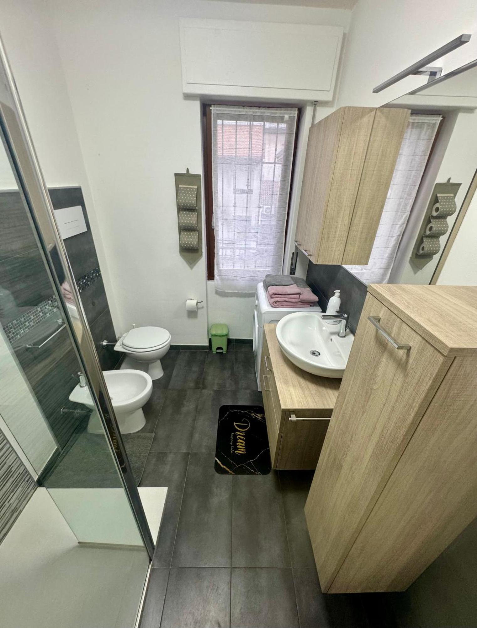 Casa Alessio - Elegante Appartamento Nel Cuore Di Cesano Maderno Exteriér fotografie