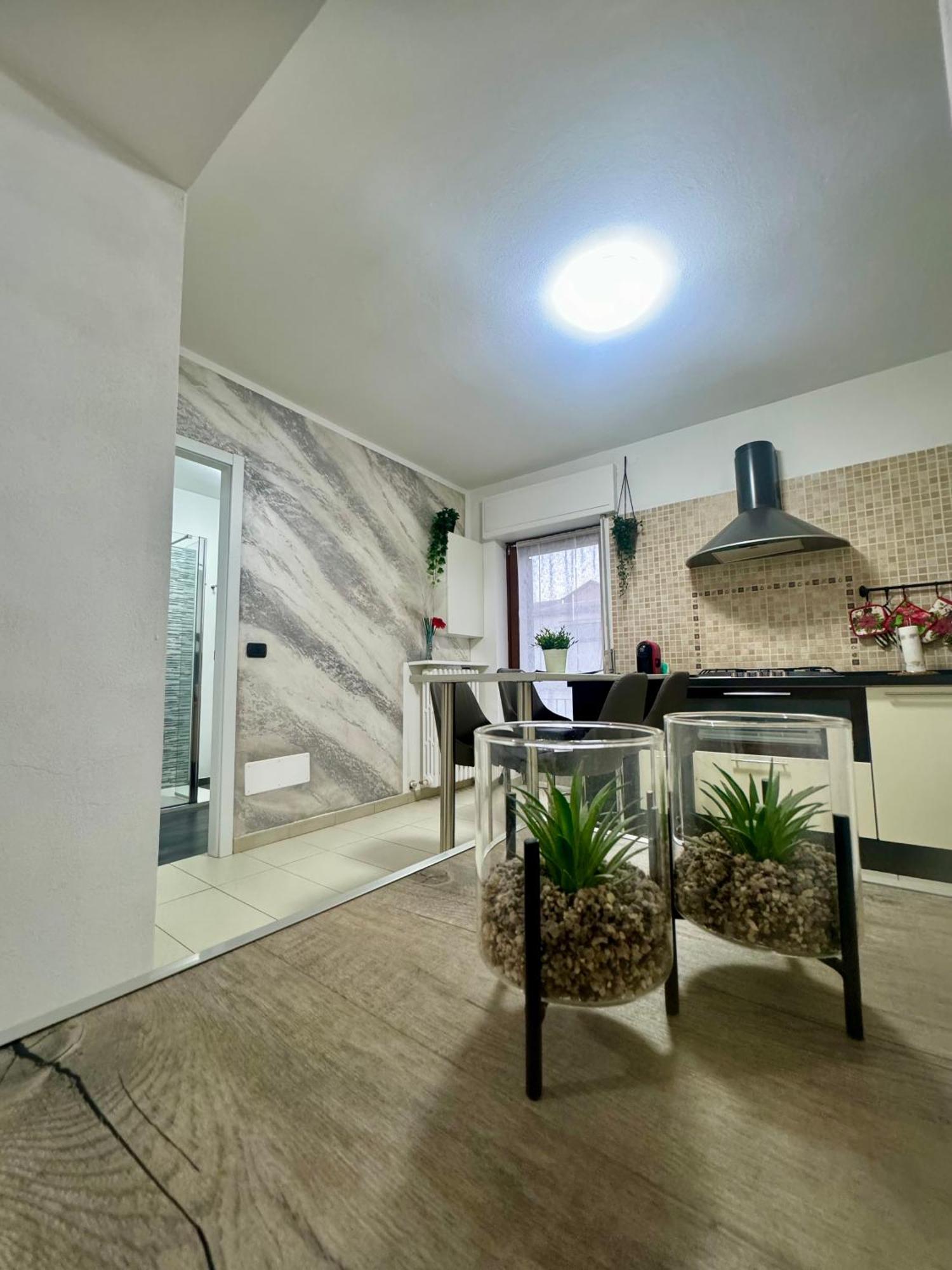 Casa Alessio - Elegante Appartamento Nel Cuore Di Cesano Maderno Exteriér fotografie